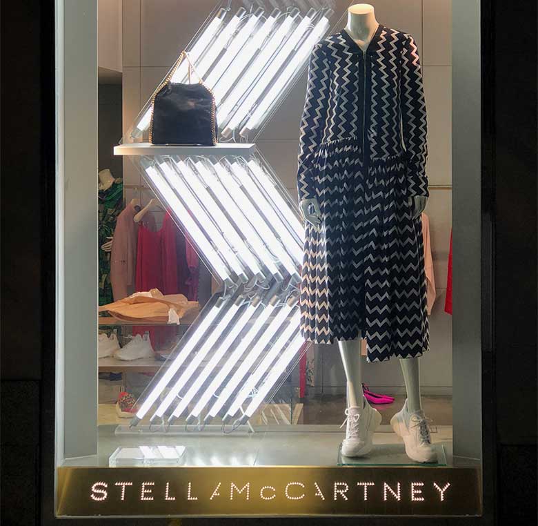 Estructura de metacrilato transparente para Stella McCartney