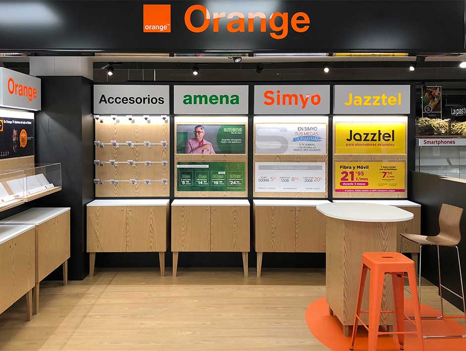 Cambio de imagen en los espacios Orange en los Centros Comerciales Carrefou