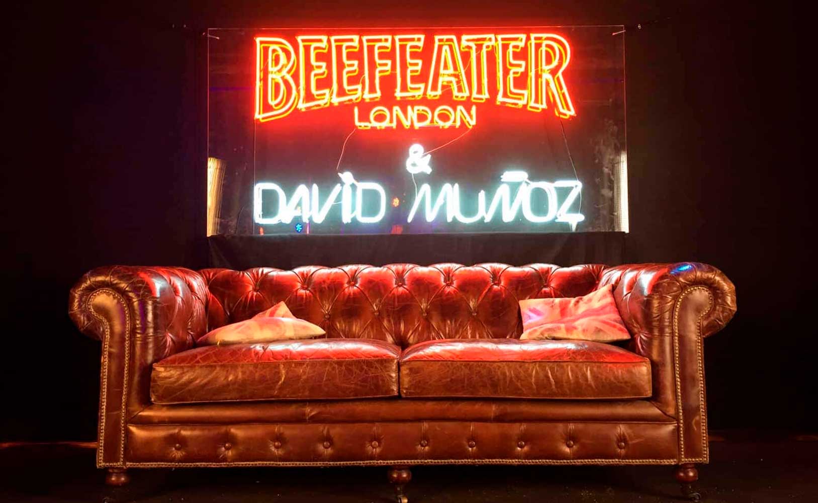 Rótulo de neón y decoración para el evento de Beefeater por Dabiz Muñoz