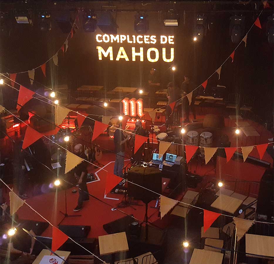 Instalación de decoración para el evento Cómplices de Mahou