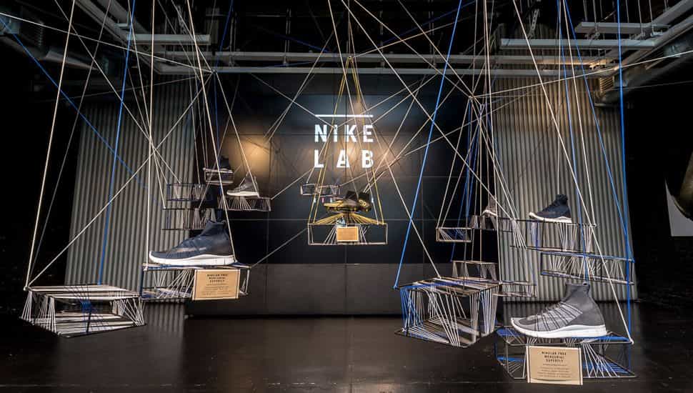 Elementos de metal e hilos en el espacio NikeLab 1948 Londres