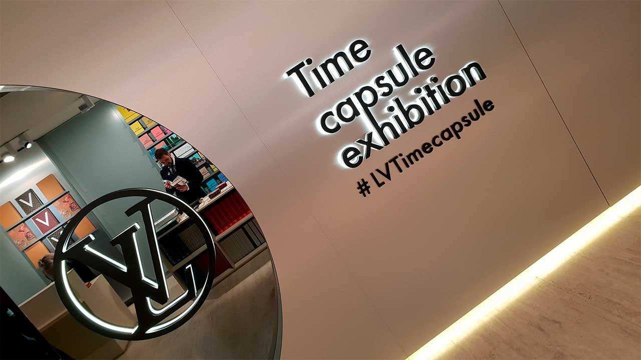 Producción e instalación de letras corpóreas para un evento Louis Vuitton
