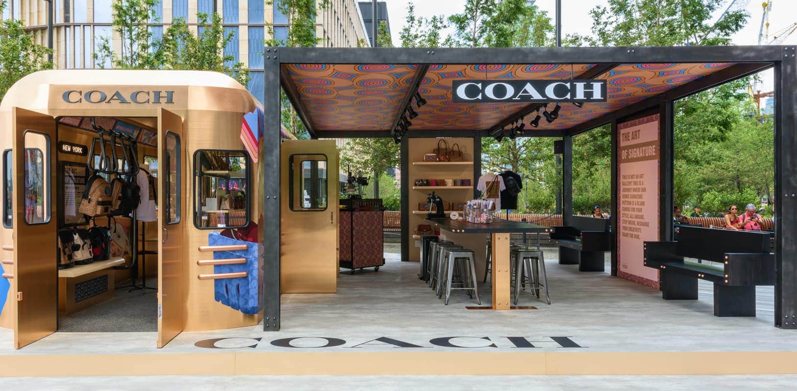 Pop-up store exterior de Coach