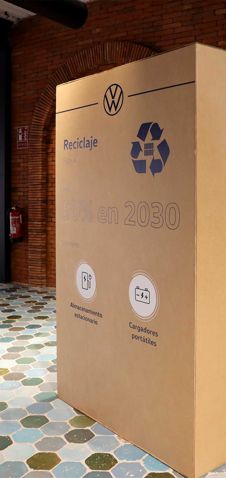 Decoración gráfica integral cajas XXL evento Volkswagen ID4