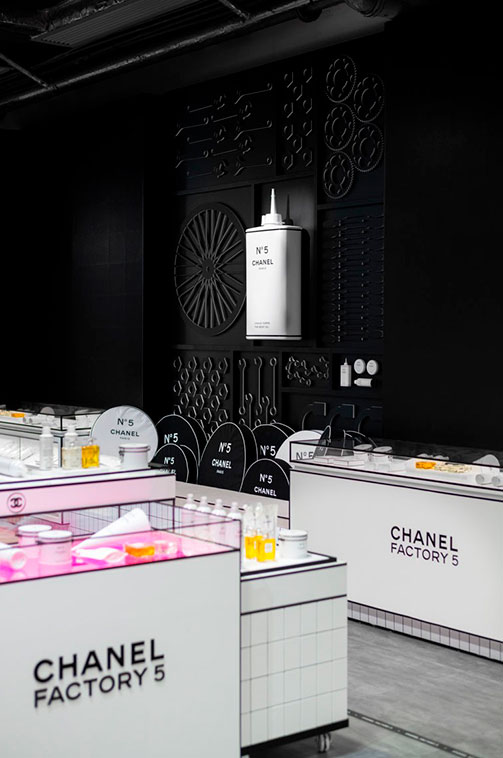 evento chanel beauty no 5 mobiliario personalizado metacrilato madera