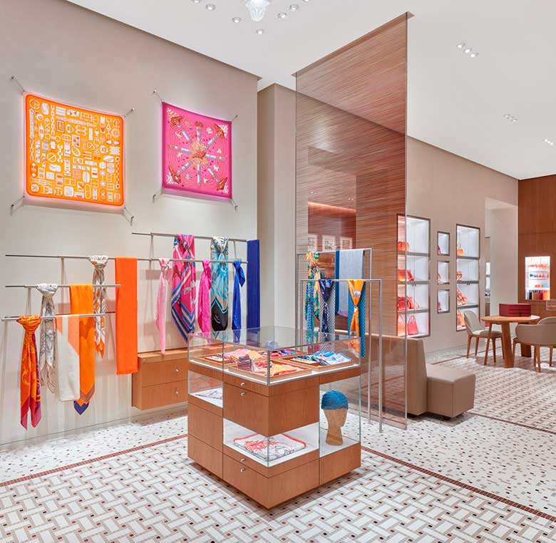 Interior de una tienda Hermès en Emirate