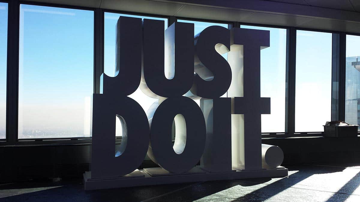 instore-clientes-nike-corporeo-3d-gran-tamaño