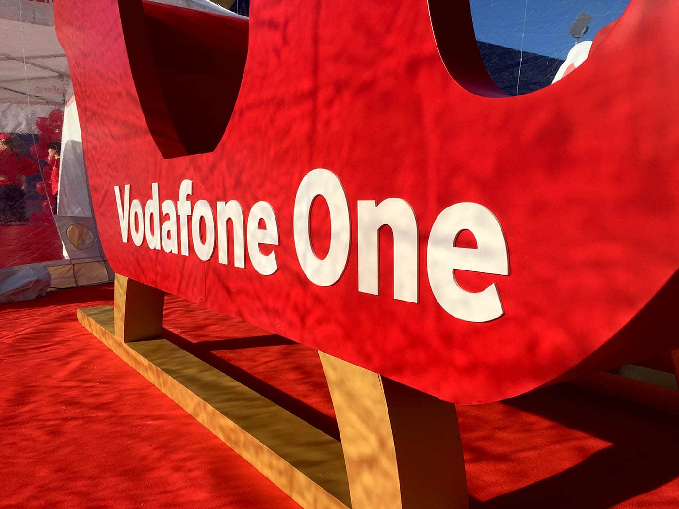 Decoración con muebles de madera para un evento de Navidad de Vodafone