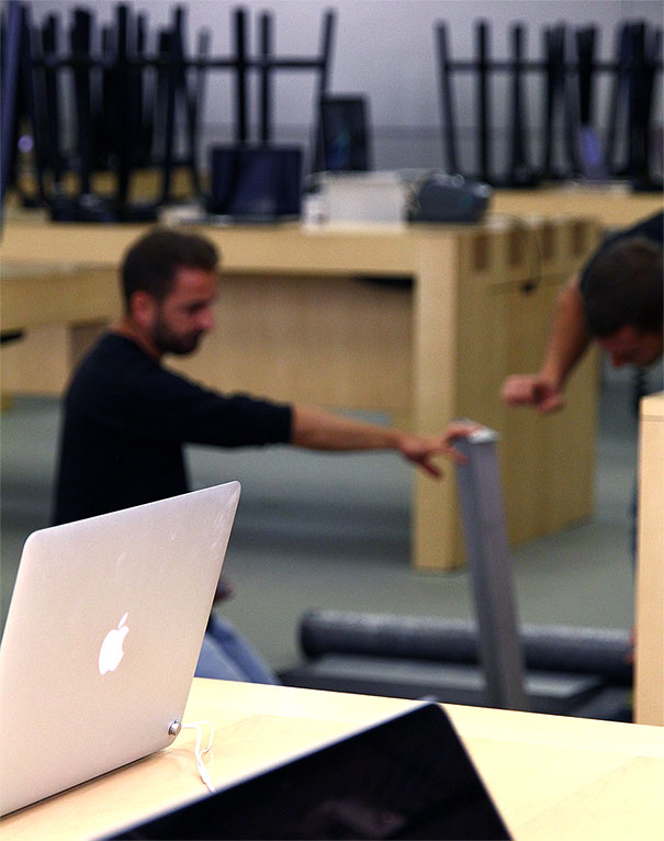 Mantenimiento e instalación de muebles para tiendas Apple