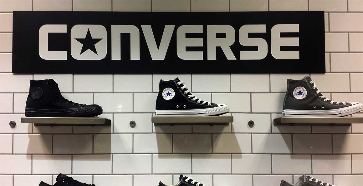 Producción e instalación de un rótulo corpóreo para Converse