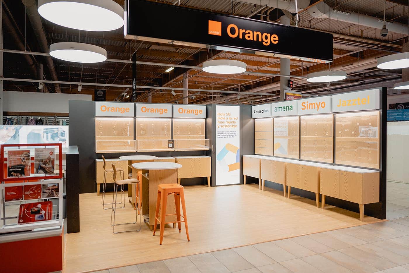 Producción de muebles para tiendas Orange