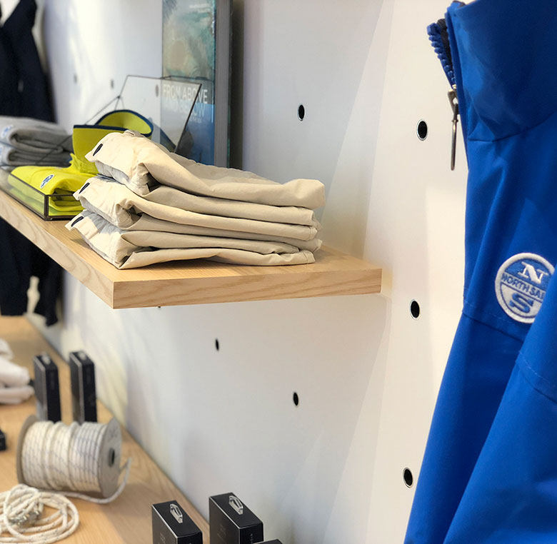 Expositores de productos para North Sails en Madrid