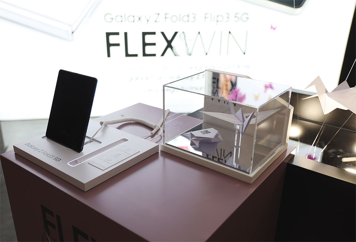 Expositor con detalles para la campaña Flexwin de Samsung
