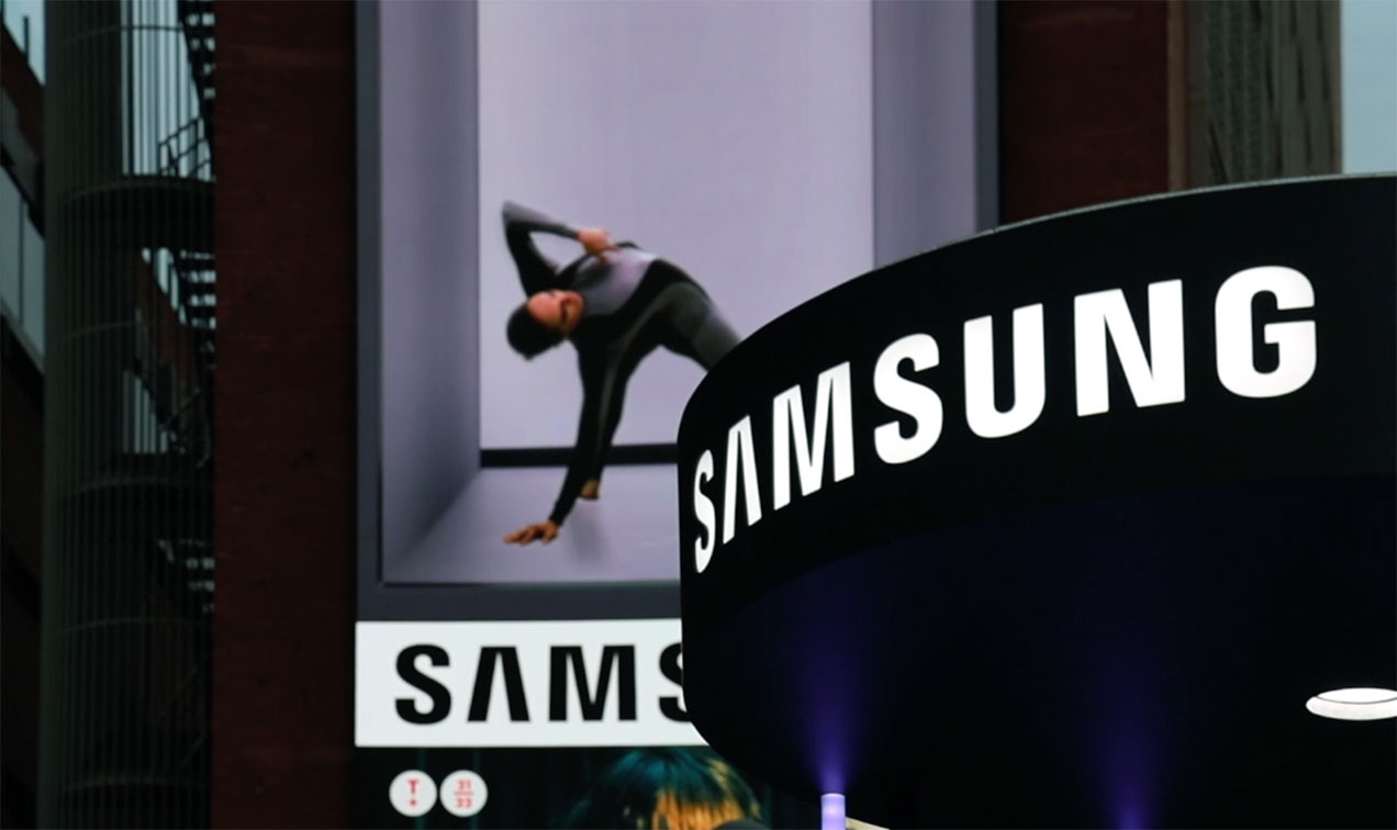 Instalación de mobiliario para un evento de Samsung en Callao, Madrid