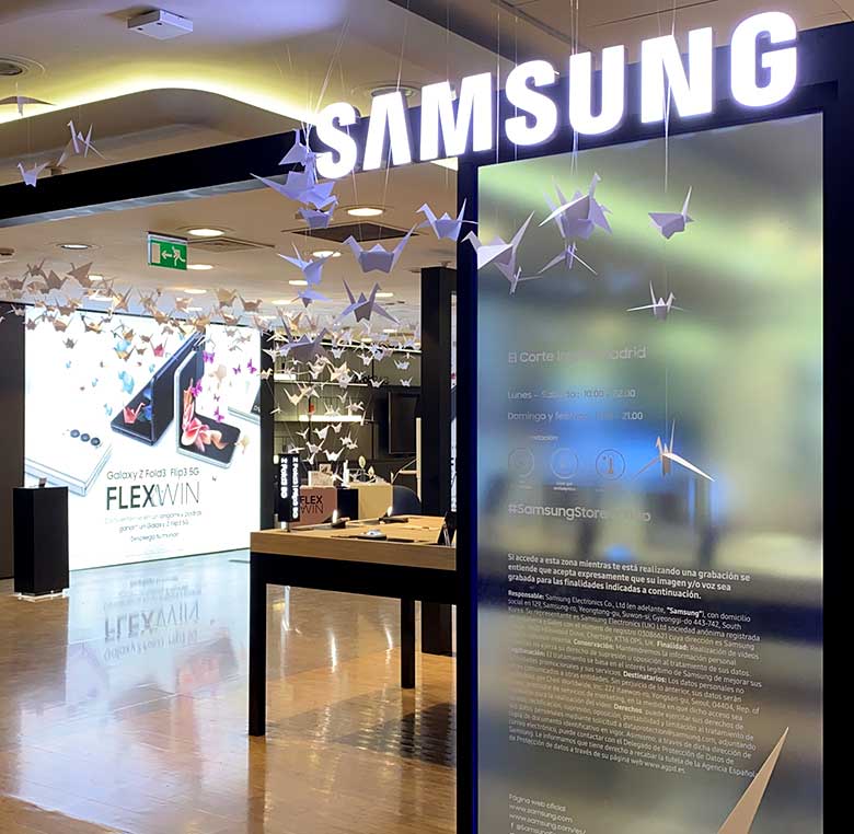 Interiorismo y decoración para tiendas de Samsung.