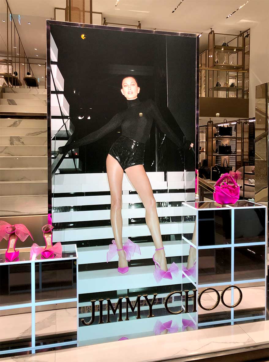 instore-clientes-jimmy-choo-expositores-espejo-flagship-store