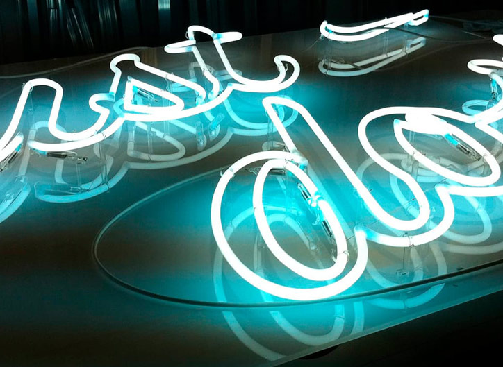comunicacion-visual-luminoso-neon-tienda-madrid-nike