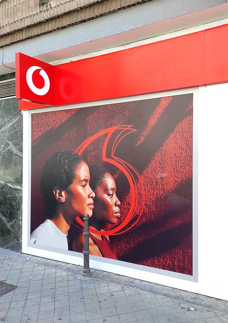 Producción de decoración para una tienda Vodafone