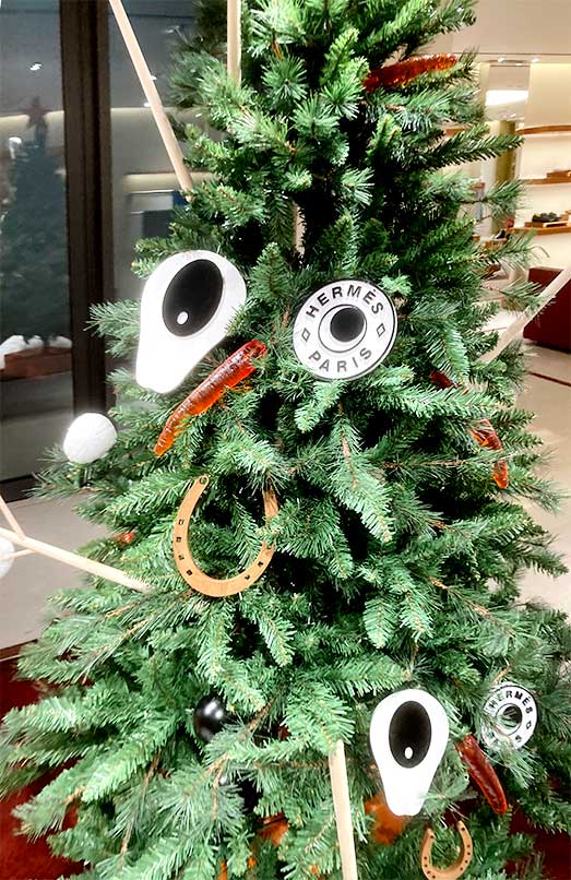 Producción de un árbol de Navidad decorativo para el evento de Hermès