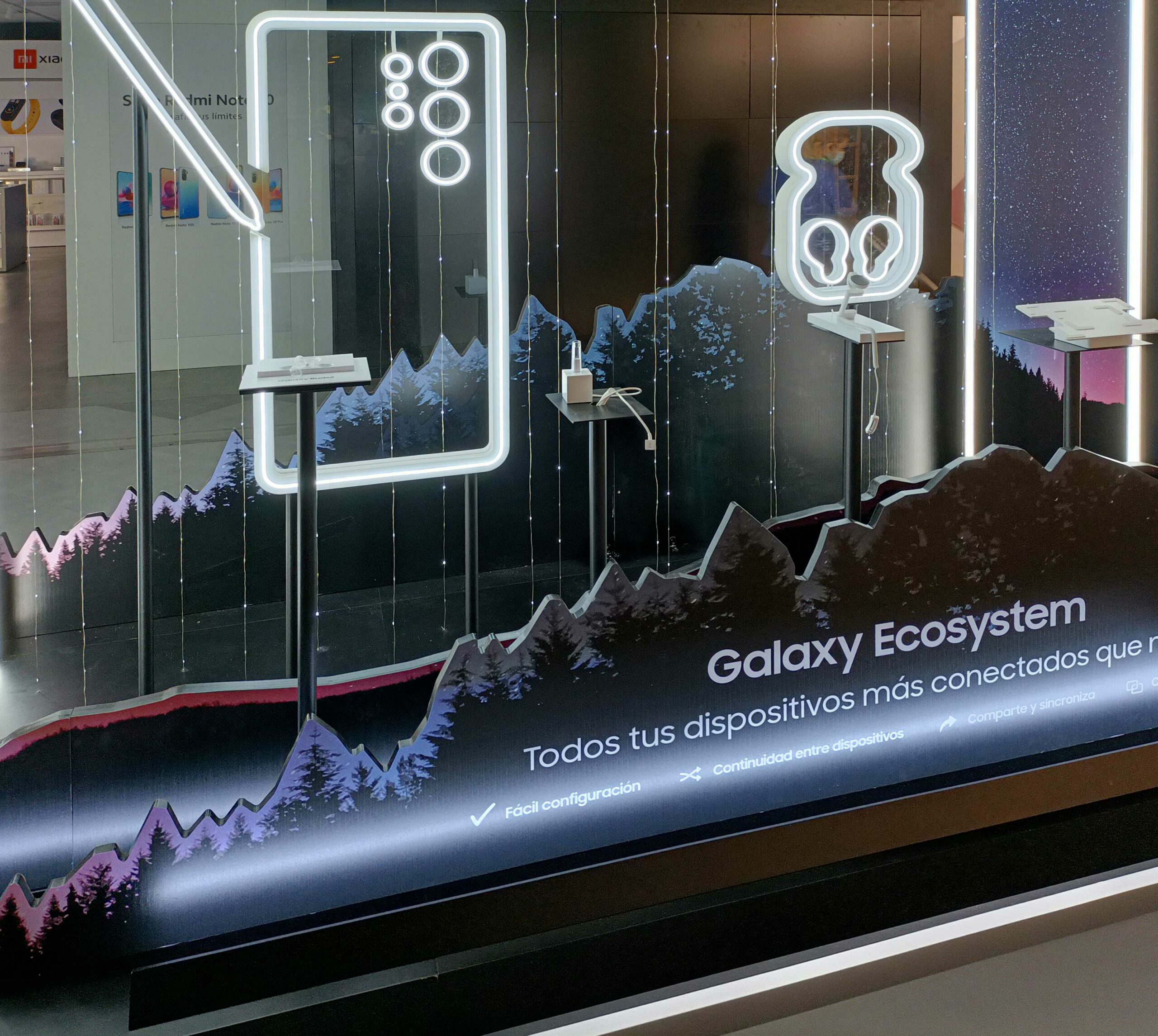 Decoración del escaparate para Samsung con corpóreos neón