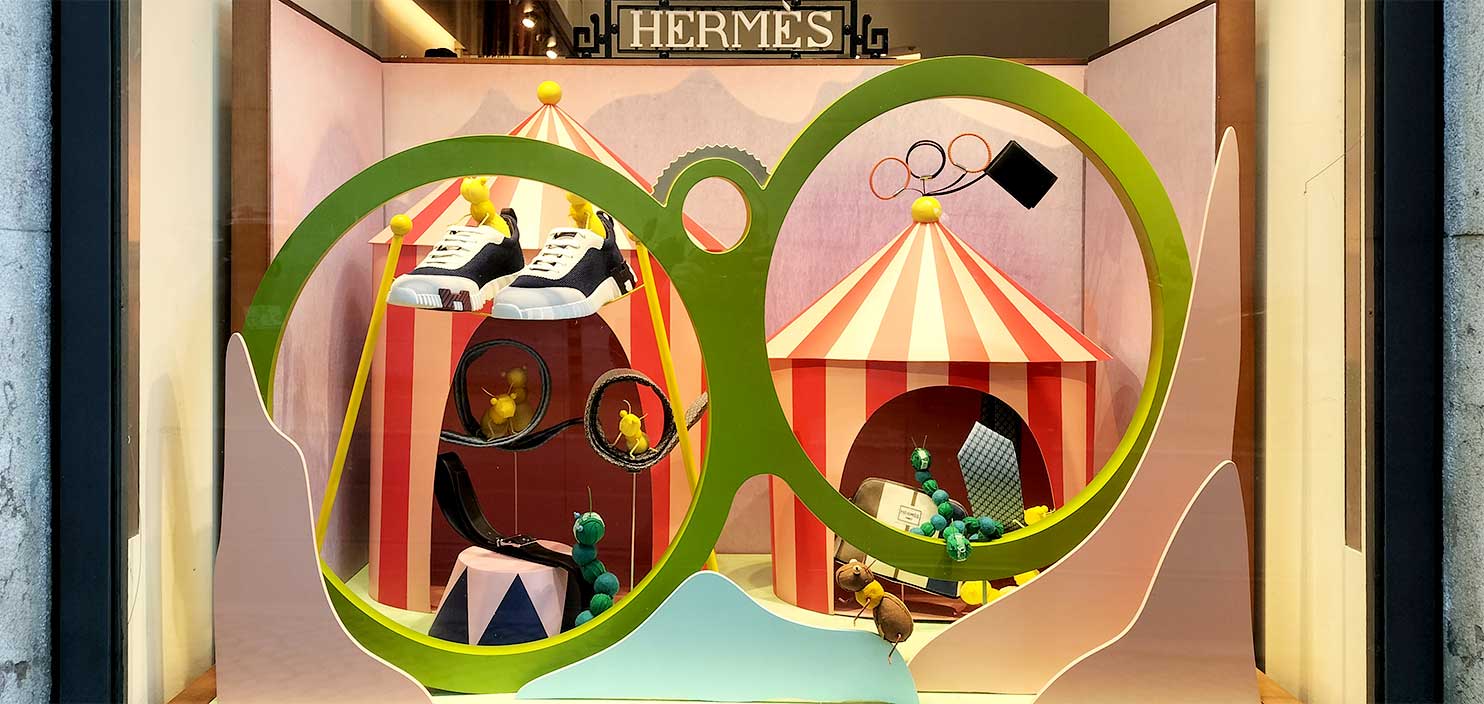 Decoración de un escaparate para una boutique de Hermès