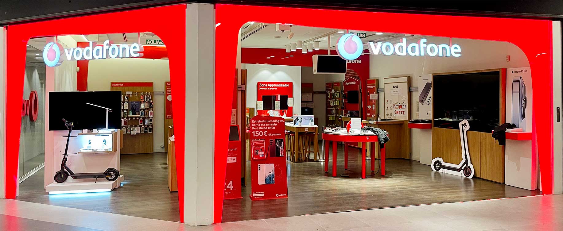 Vodafone rótulos y arcos corpóreos luminosos