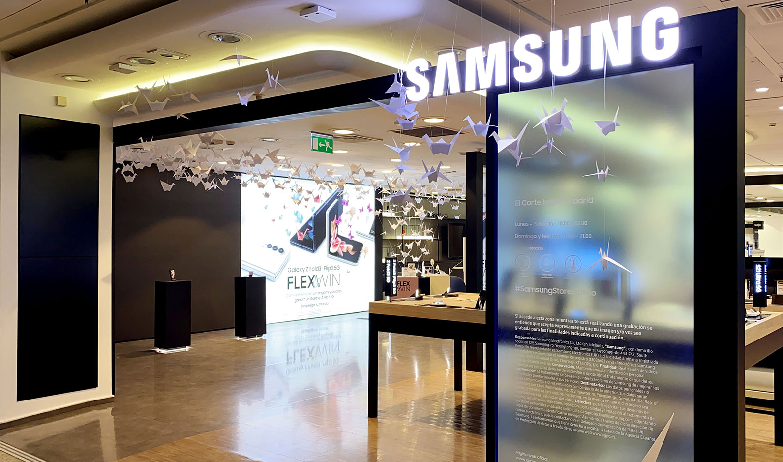 Decoración interior en el punto de venta para una campaña de Samsung