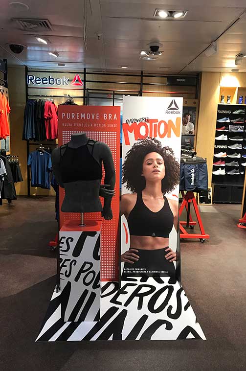 Decoración stand promocional para Reebok.