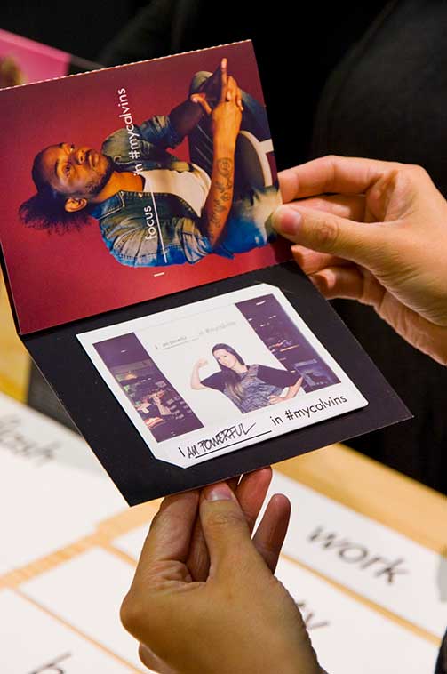Regalo promocional en pop up store de Calvin Klein.