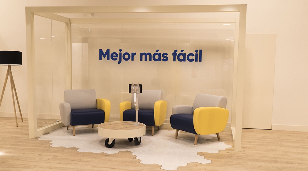 Mobiliario para la imagen de marca de un banco Pibank en Zaragoza