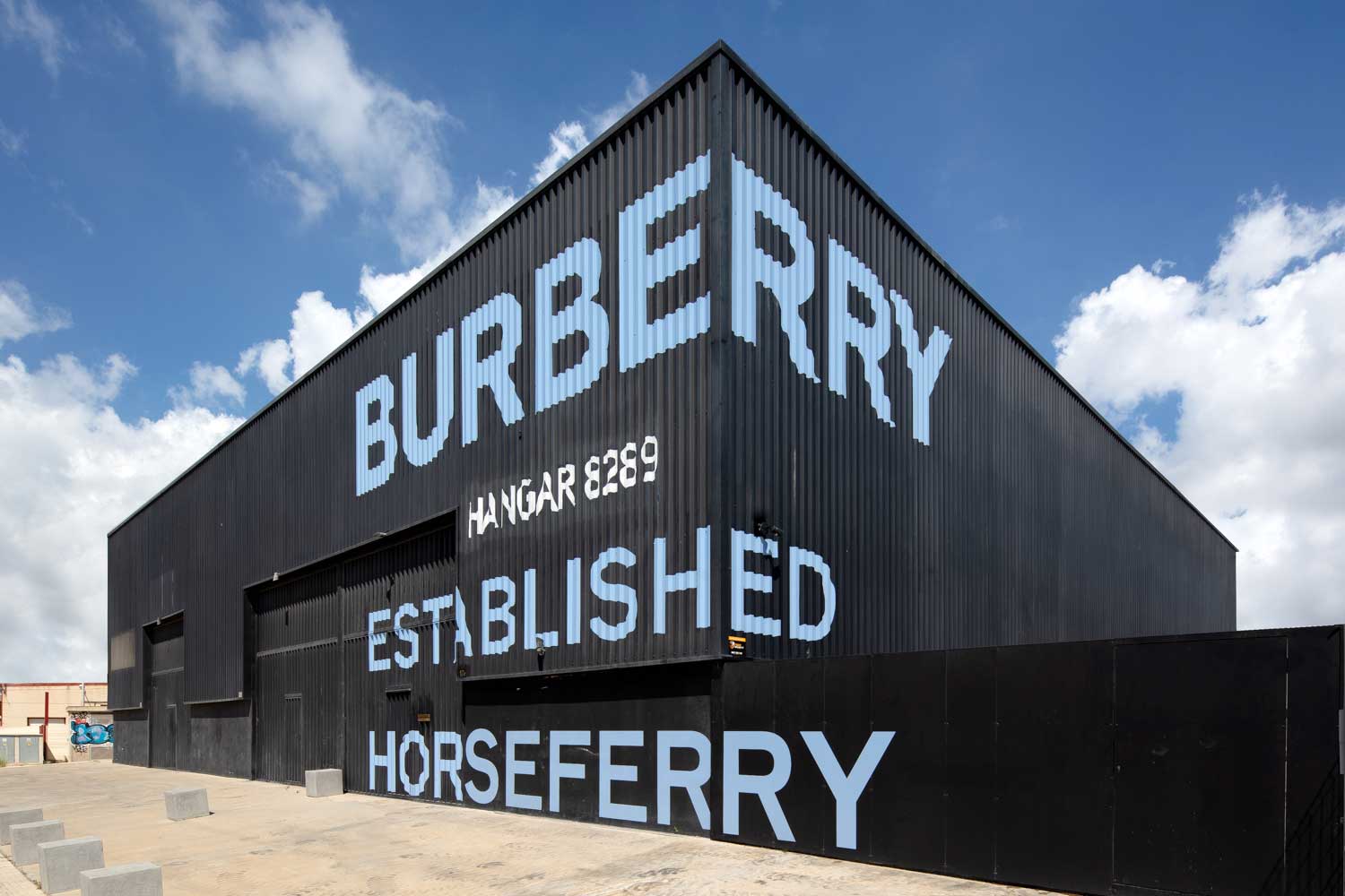 Comunicación visual para un pop-up de Burberry en Ibiza