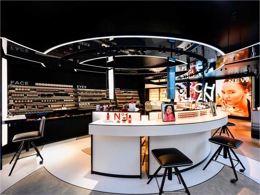 Cartelería digital en pop up para Chanel.