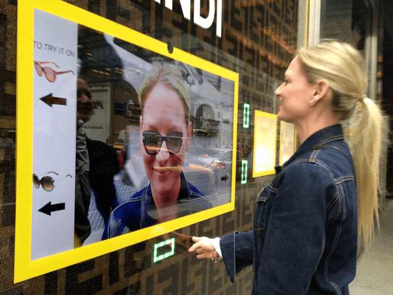 Pantalla interactiva para tienda de Fendi.