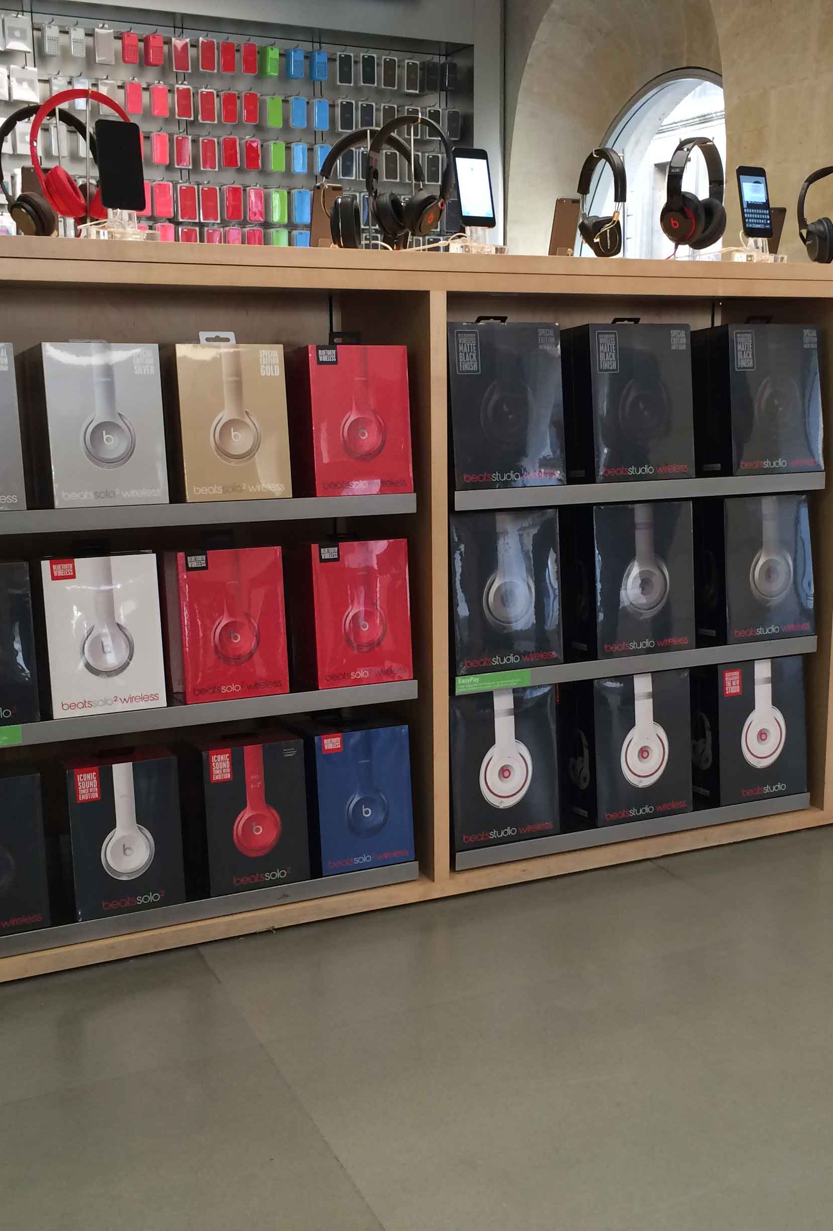 Instalación de una sección de accesorios para una tienda Apple
