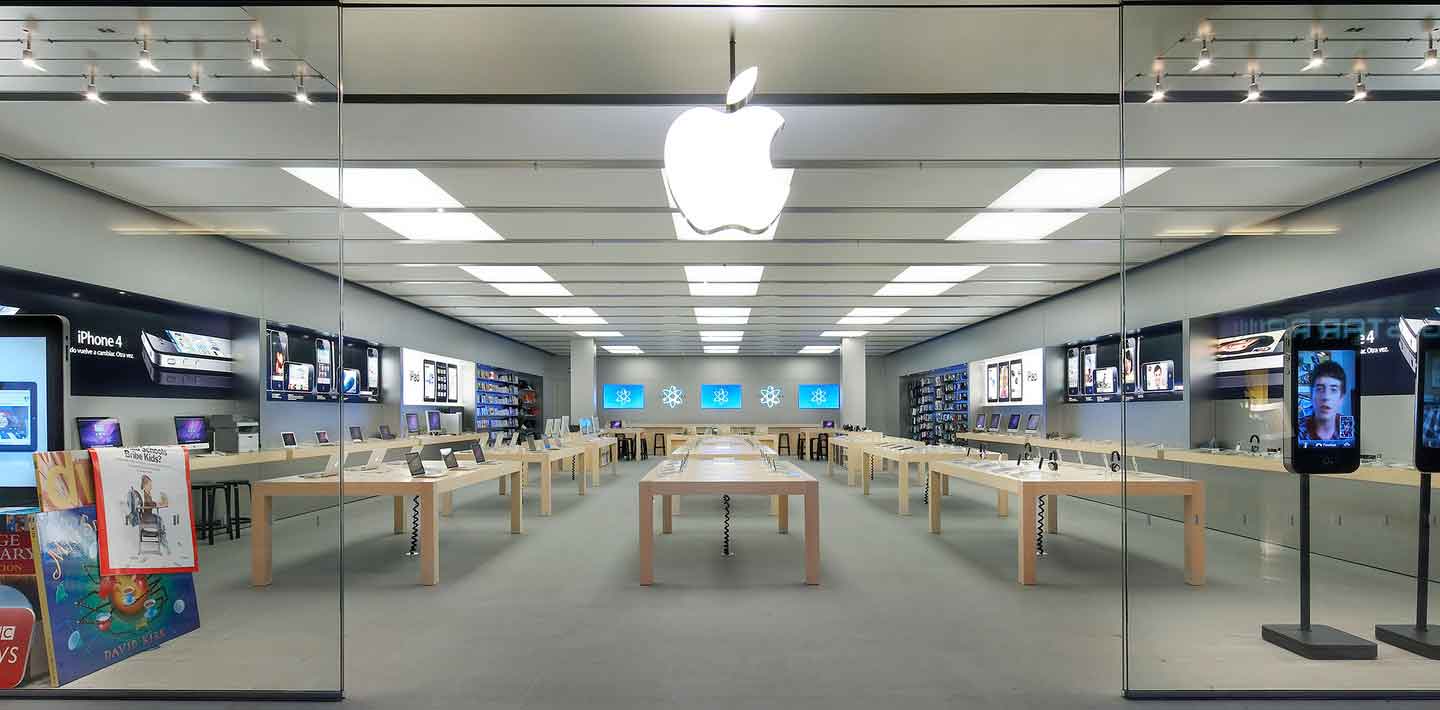 Tienda Apple con mobiliario