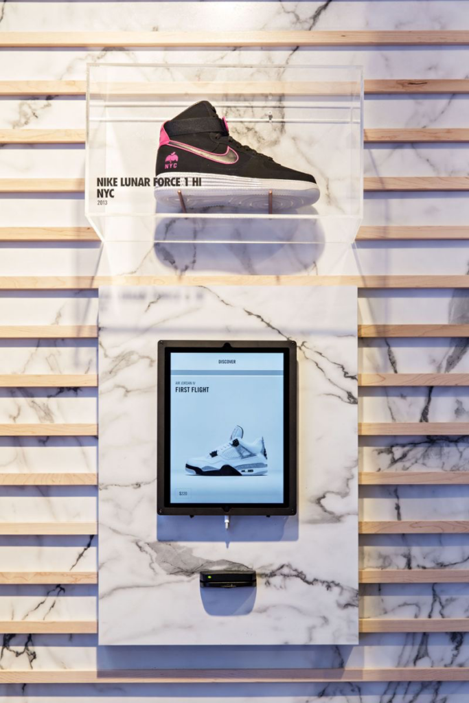 Uso de cartelería digital para el evento de Nike