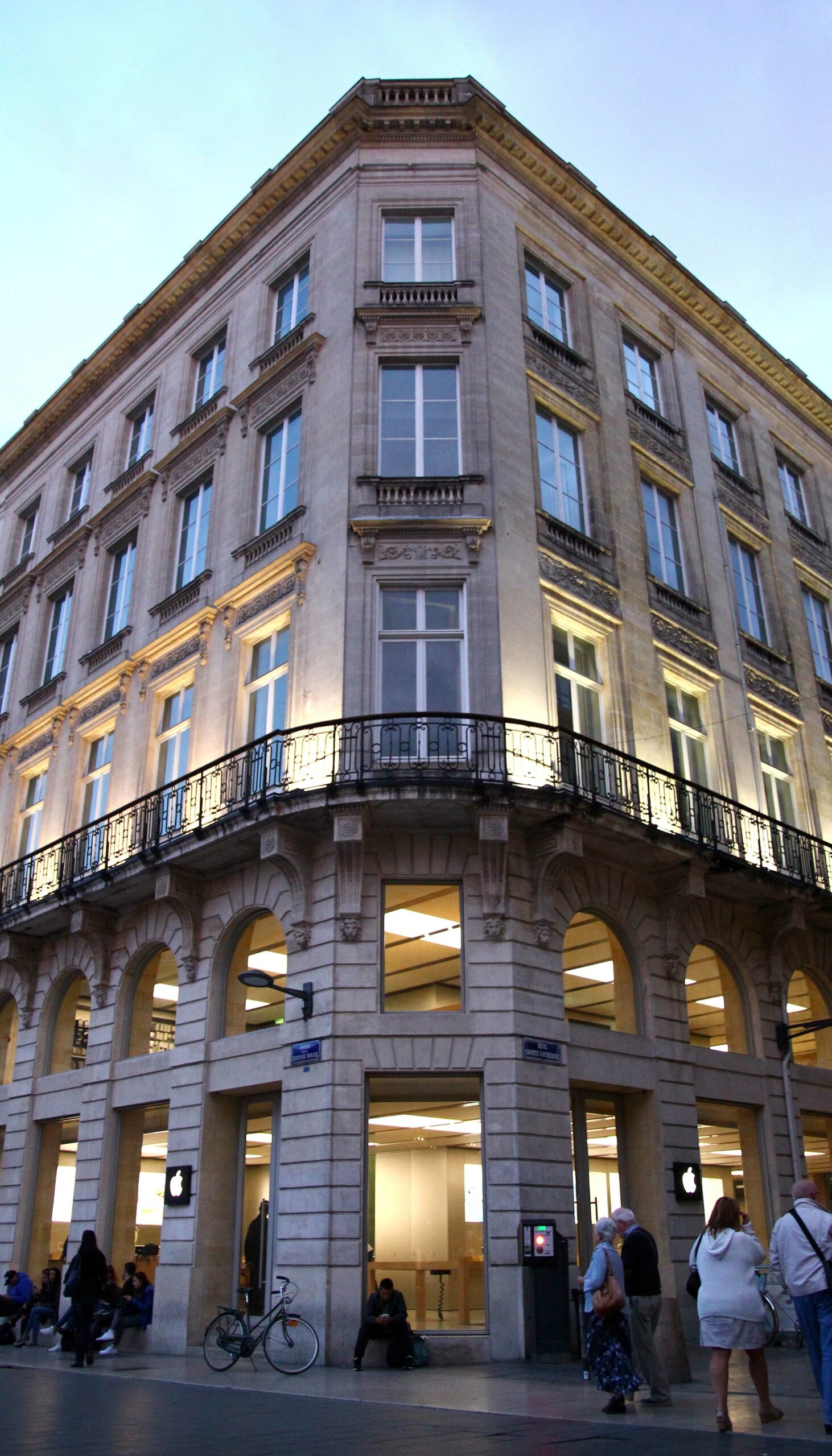 Fachada de una tienda Apple en Madrid