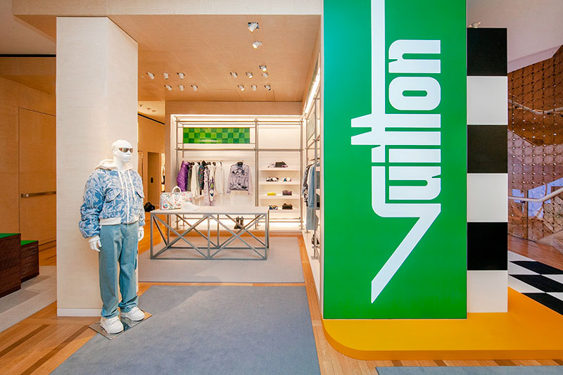 Instalación y producción de cartelería digital para una tienda Louis Vuitton