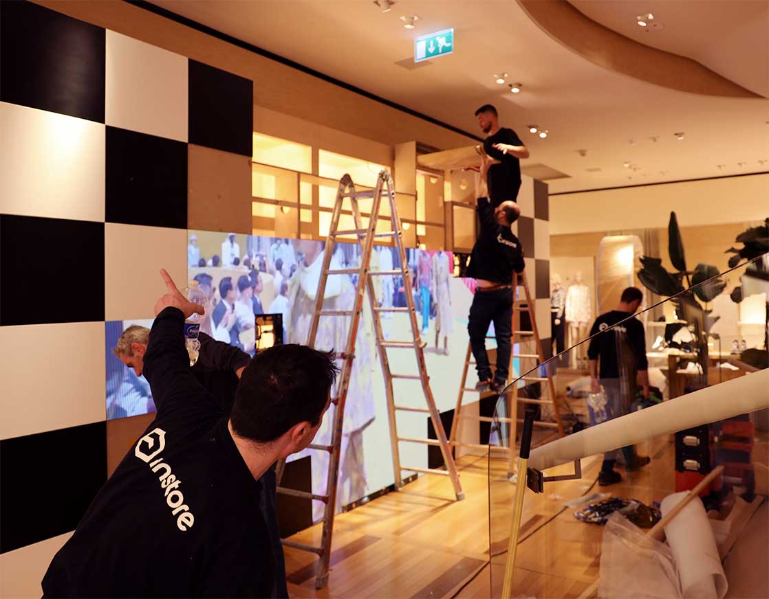 Instalación y producción de cartelería digital para una tienda Louis Vuitton
