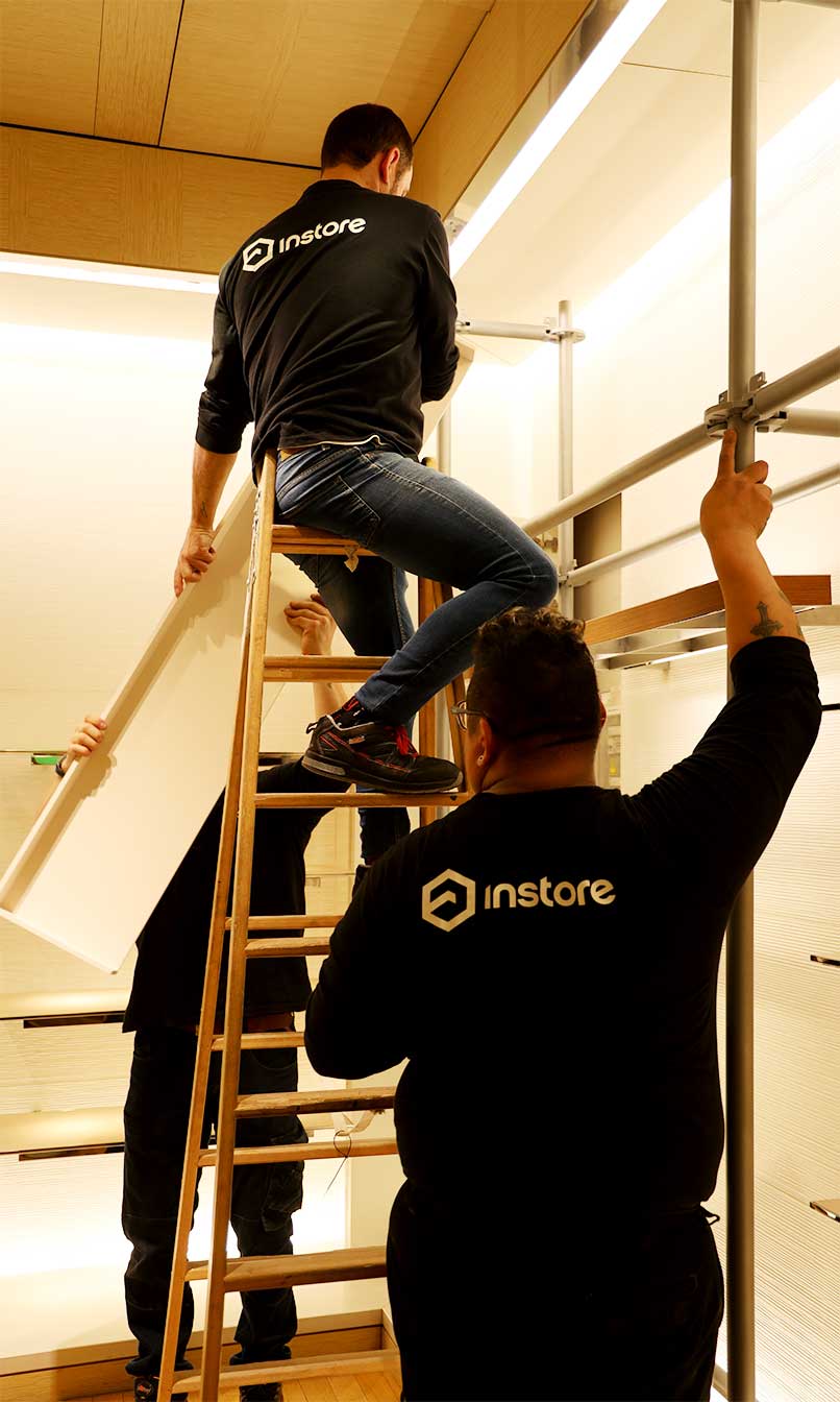 Producción e instalación de estanterías con hierro a modo de andamio