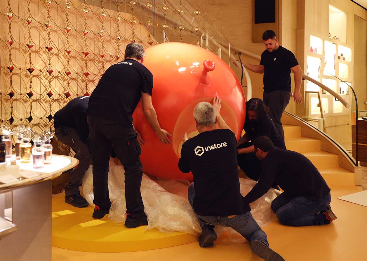 Producción e instalación de un globo recubierto de poliuretano para Louis Vuitton