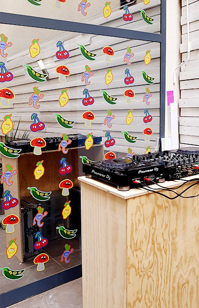 Creación e instalación de vinilos para el pop-up store de Levi’s