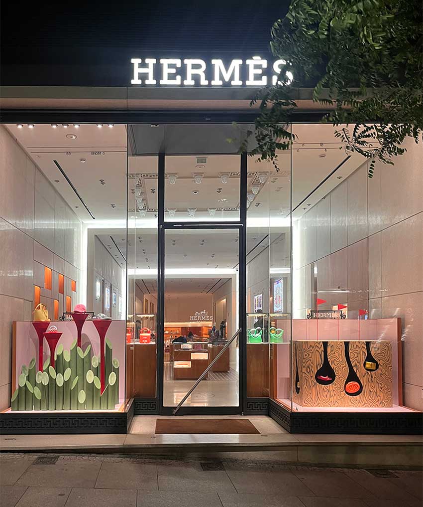 Producción e instalación escaparate boutique Hermes Madrid Spain