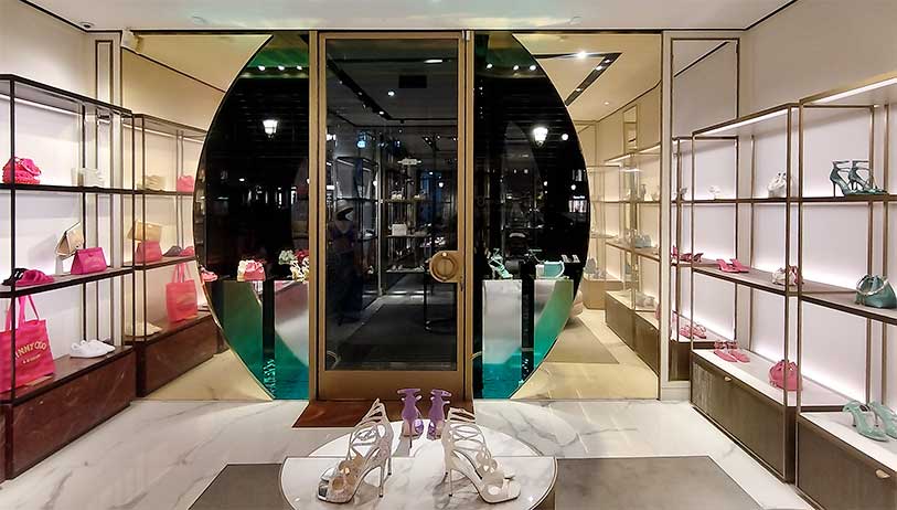 Decoración interior boutique Jimmy Choo con vinilo espejo
