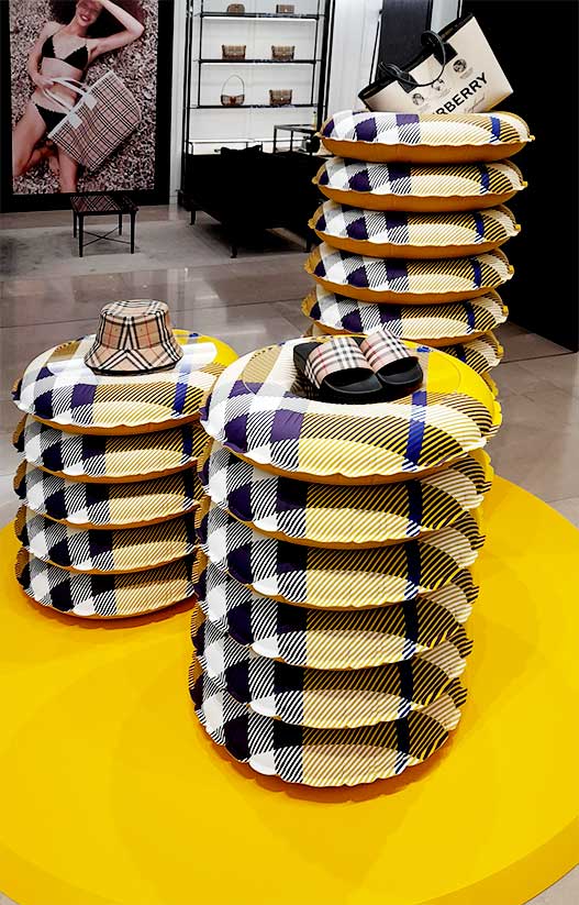 Burberry eng Customers