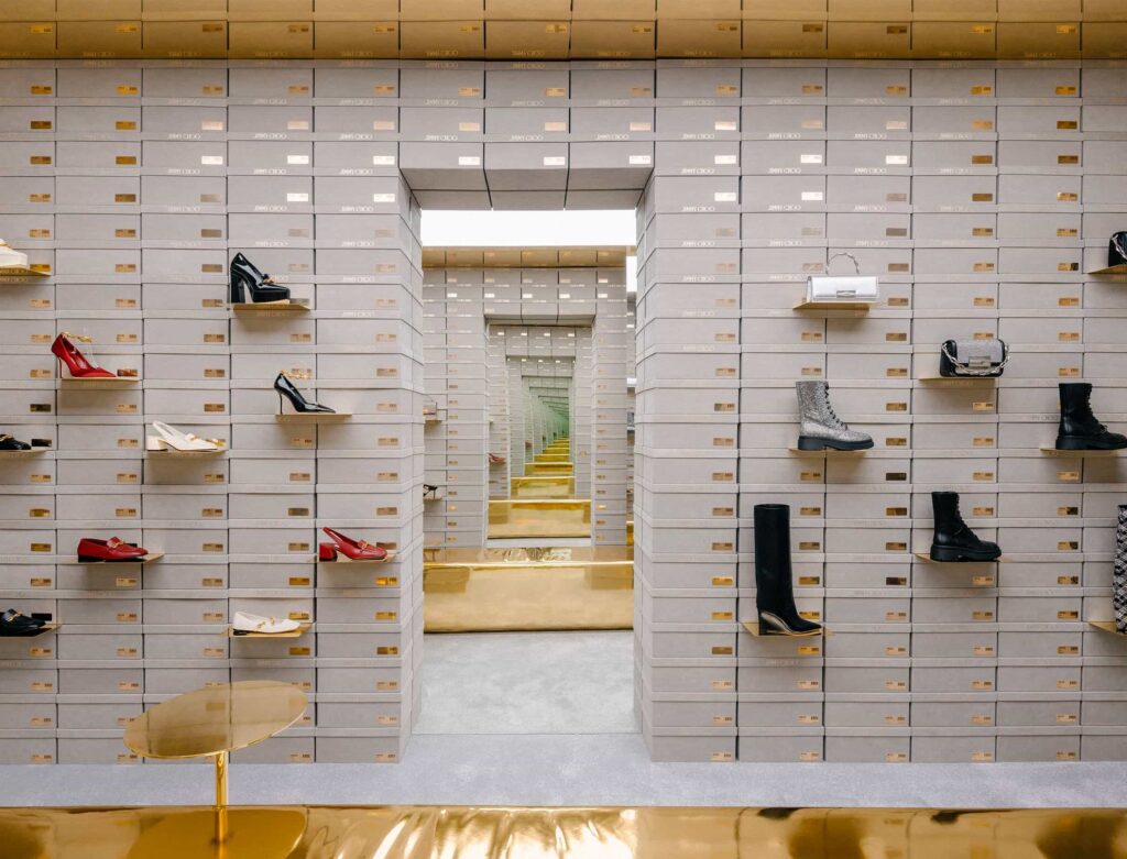 Jimmy Choo pop-up store París exposición de producto