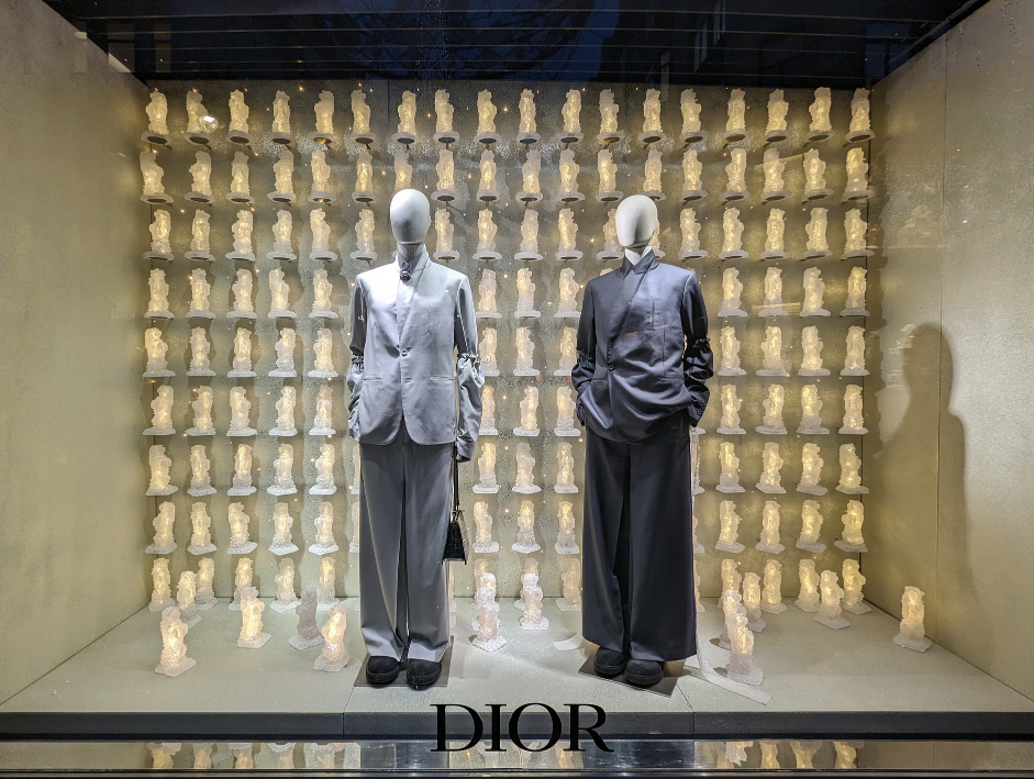 Escaparate navideño ubicado en New Bond Street, Londres. Dior.