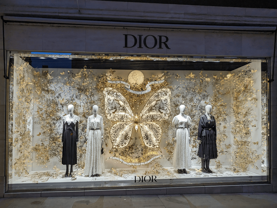 Escaparate navideño ubicado en New Bond Street, Londres. Dior.