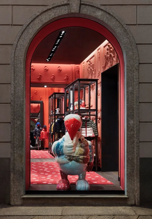 Escaparate navideño de Moncler en Milán.