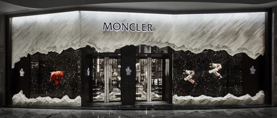 Escaparate campaña navideña, Moncler. Boutique ubicada en Dubai.